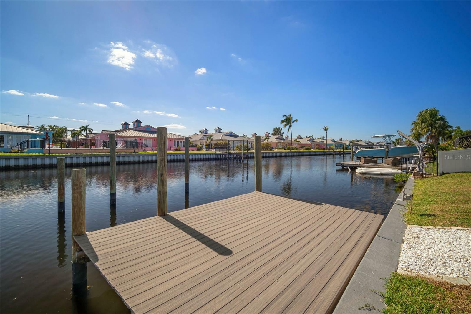 Property Photo: 910 Spindle Palm Way FL 33572