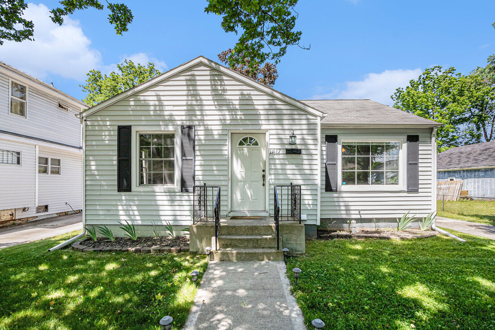Property Photo:  1417 Sheridan Avenue  MI 49120 