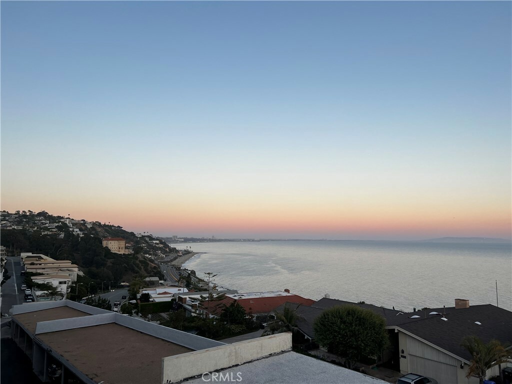 Property Photo:  18219 Coastline Drive 3  CA 90265 