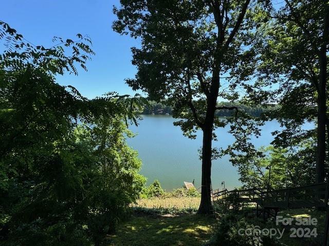 Property Photo: 5098 Overlook Drive NC 28610