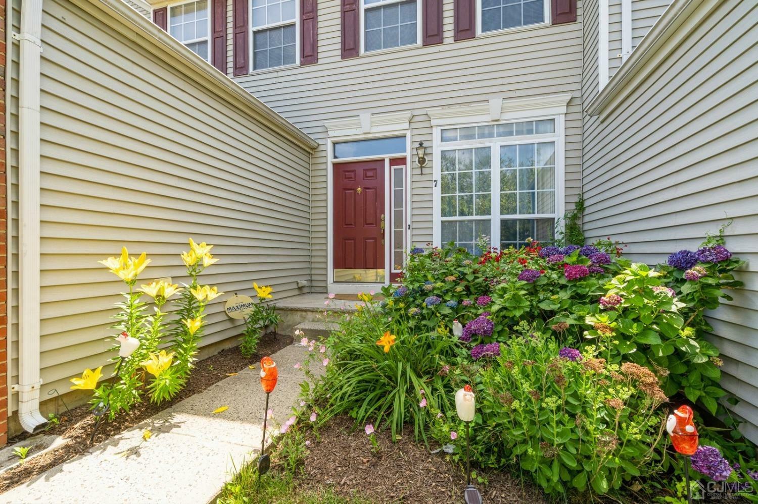 Property Photo:  7 N Molteg Drive E  NJ 08859 