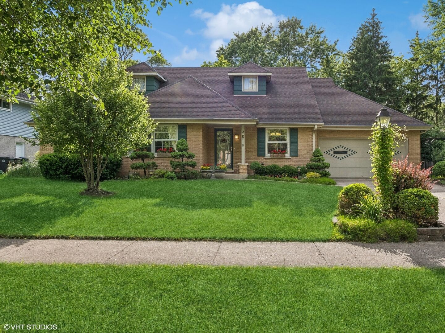 Property Photo: 1338 Highpoint Lane IL 60062