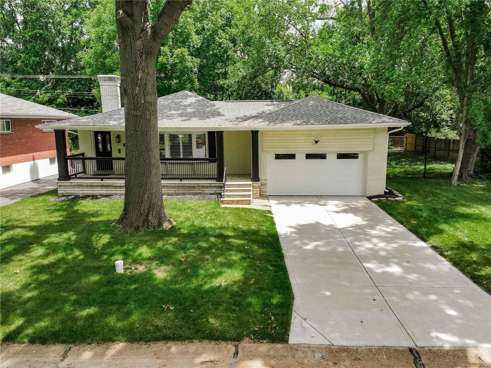 Property Photo:  646 Francis Place  MO 63105 