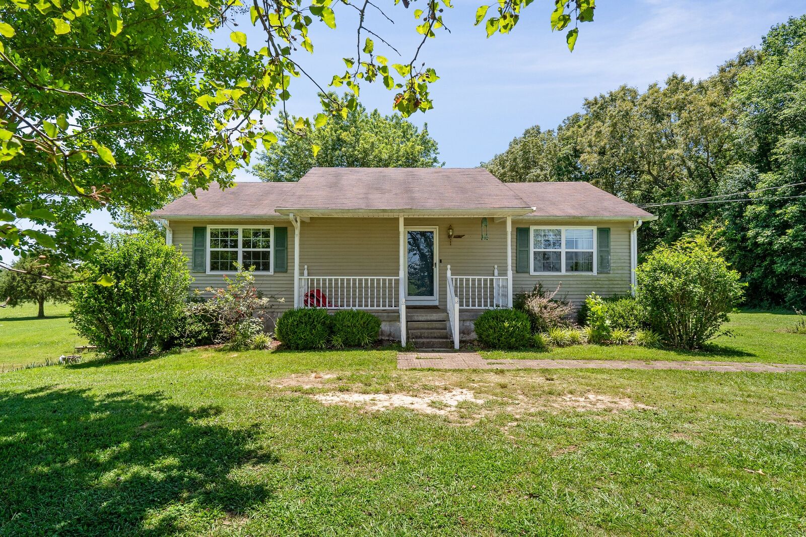 Property Photo: 674 Four Seasons Rd TN 37166