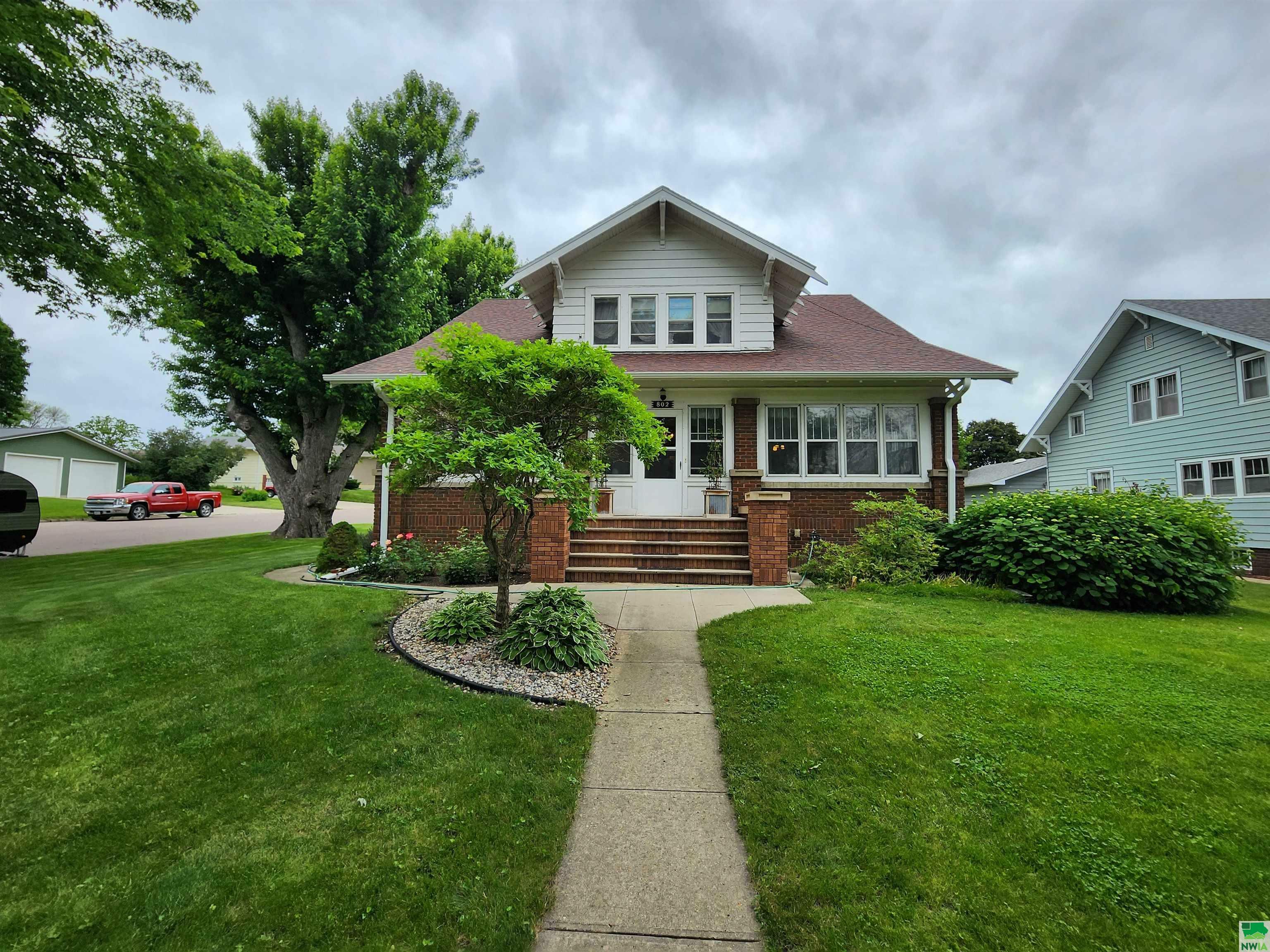 Property Photo:  802 6th Avenue  IA 51002-3 