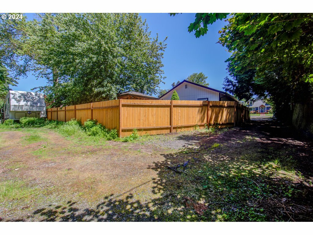 Property Photo:  209 SE 214th Ave  OR 97030 