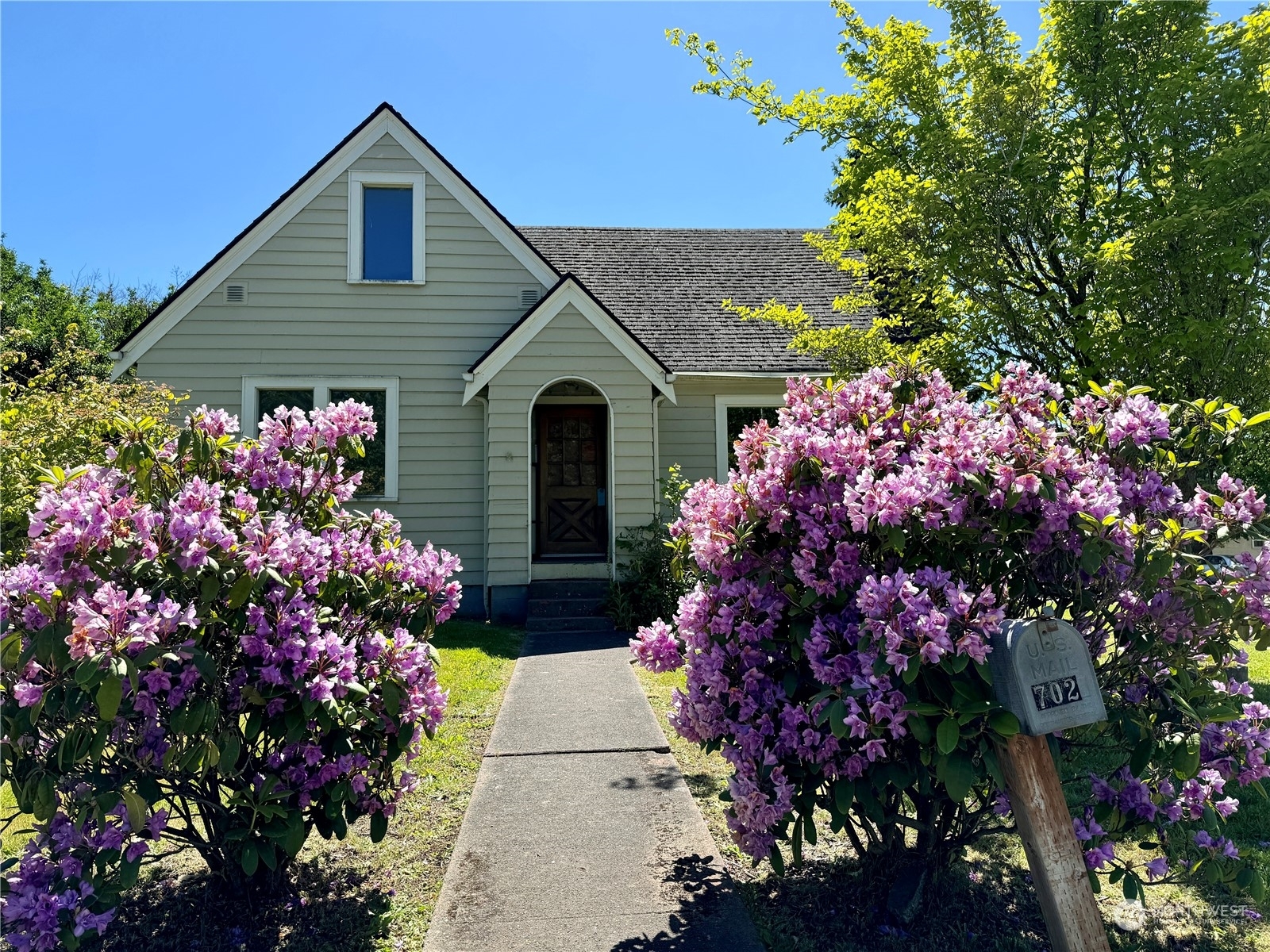 Property Photo: 702 E 8th Street WA 98362