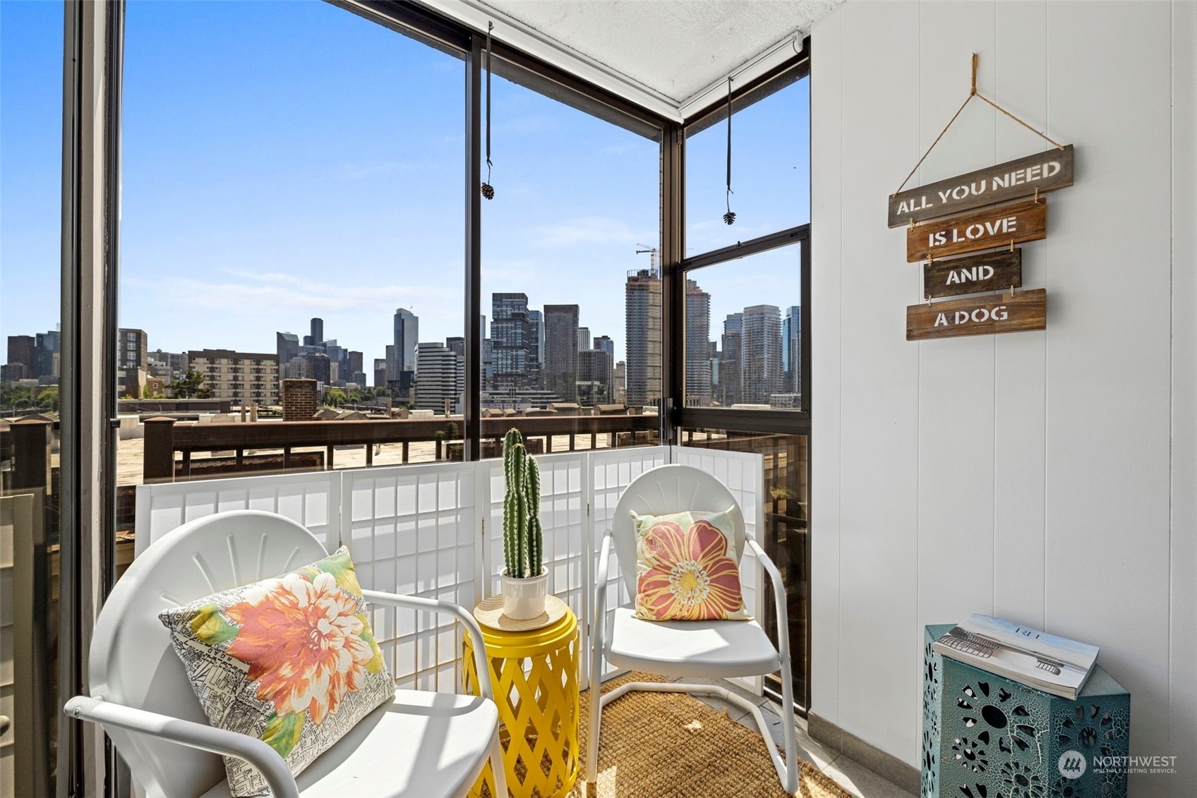 Property Photo: 320 Melrose Avenue E 606 WA 98102