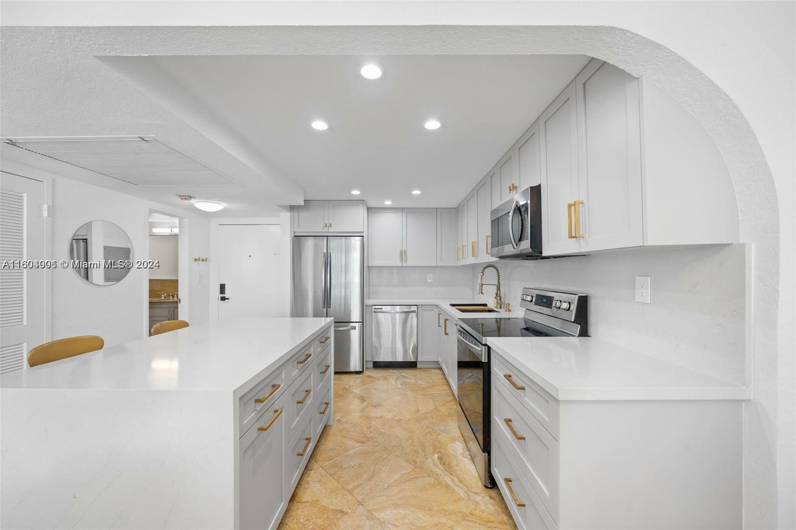 Property Photo:  5401 Collins Ave 337  FL 33140 