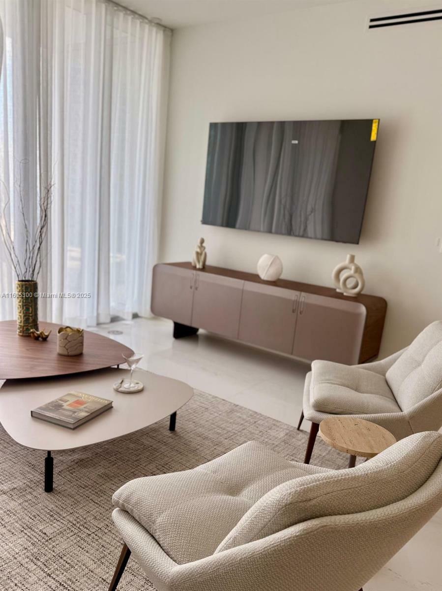Property Photo: 300 Biscayne Blvd Way 5009 FL 33131