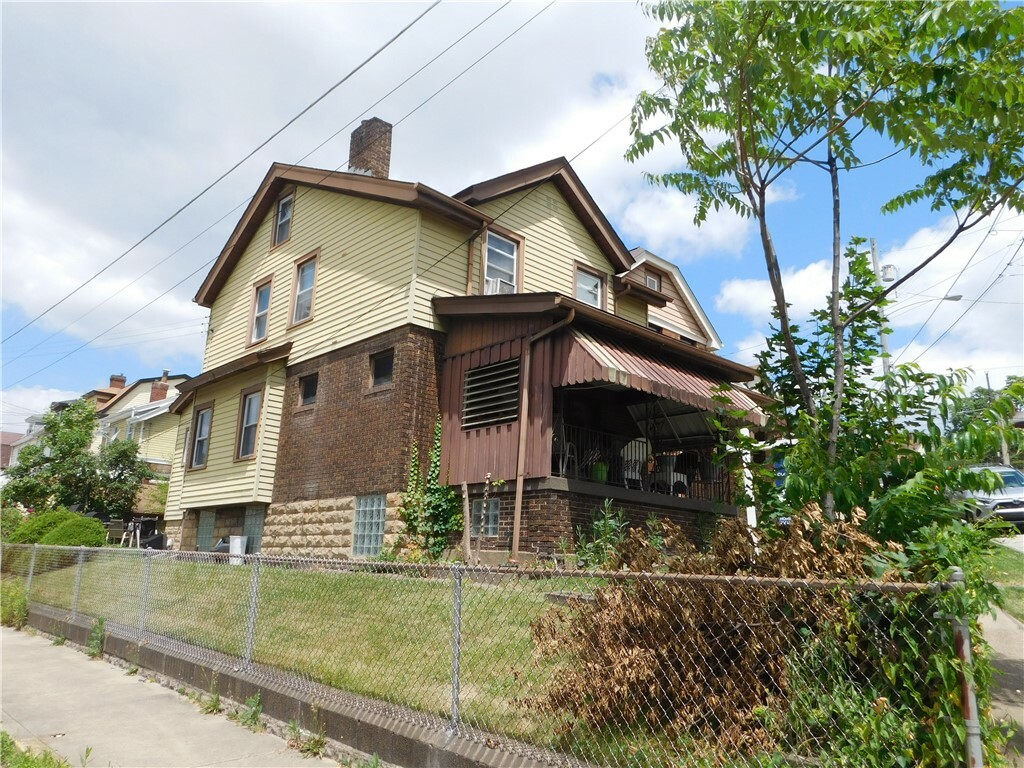 Property Photo:  609 Transverse Ave  PA 15210 