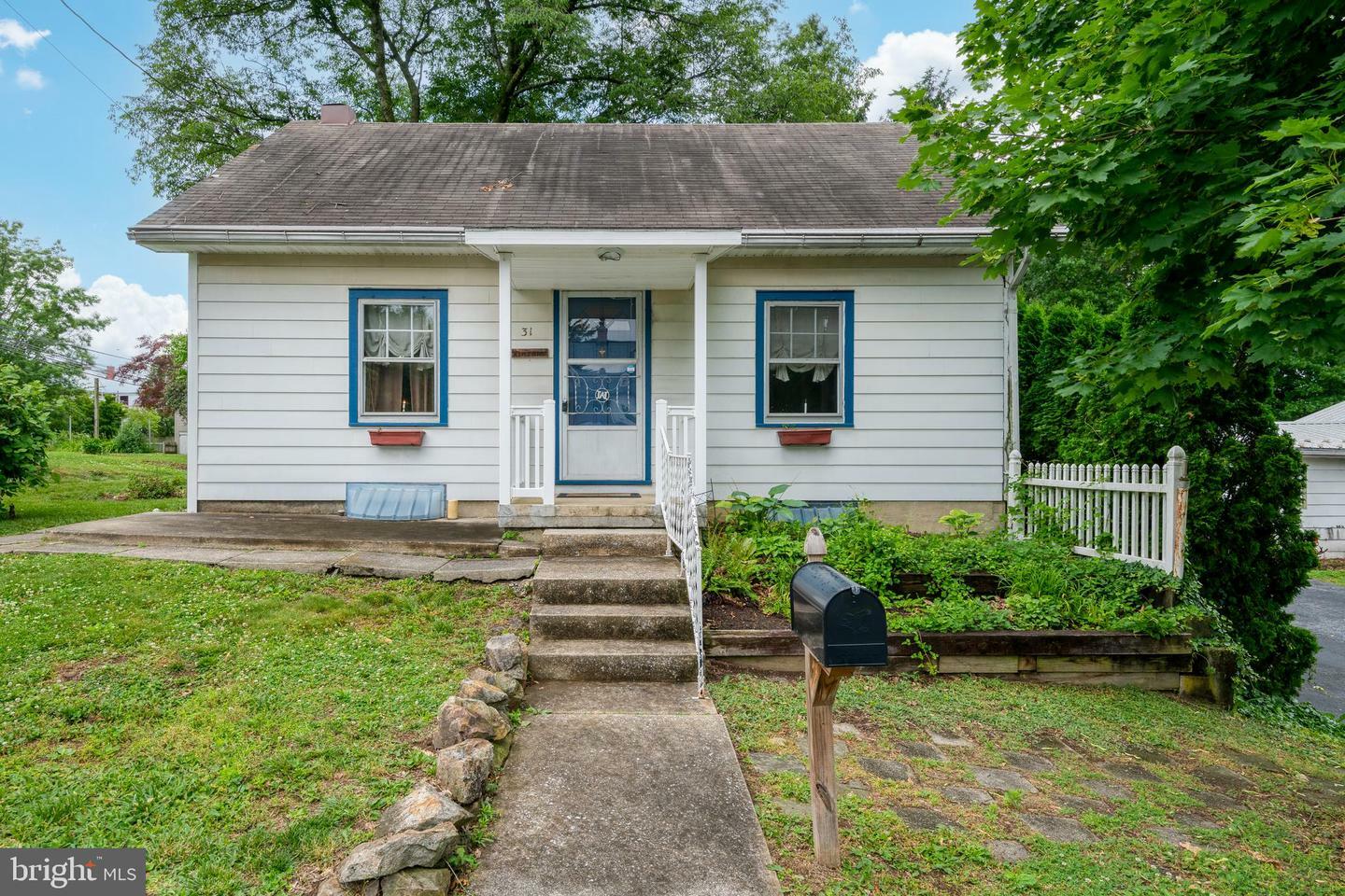 Property Photo:  31 N King Street  PA 17038 