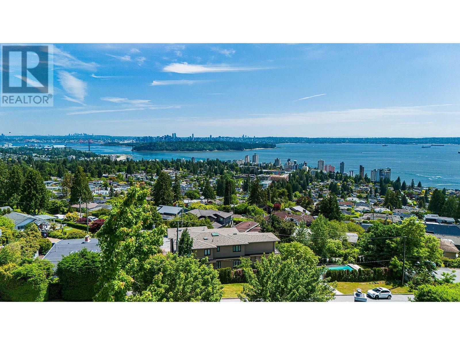 Photo de la propriété:  2275 Orchard Lane  BC V7V 4X6 