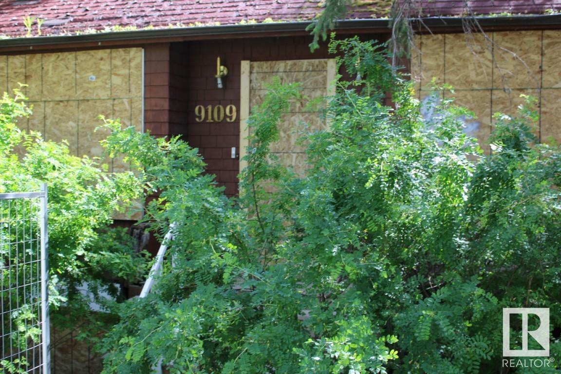 Property Photo:  9109 98 Street NW  AB T6E 3M6 
