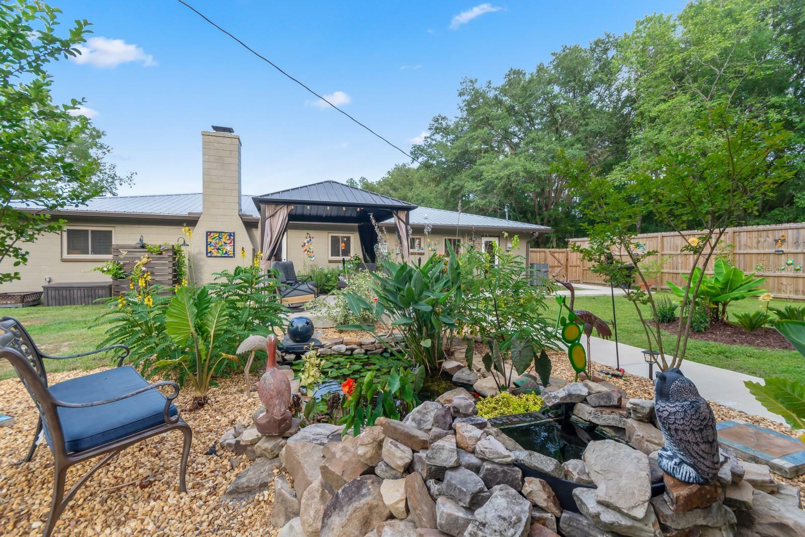 Property Photo: 3640 NE 71st Avenue FL 32609