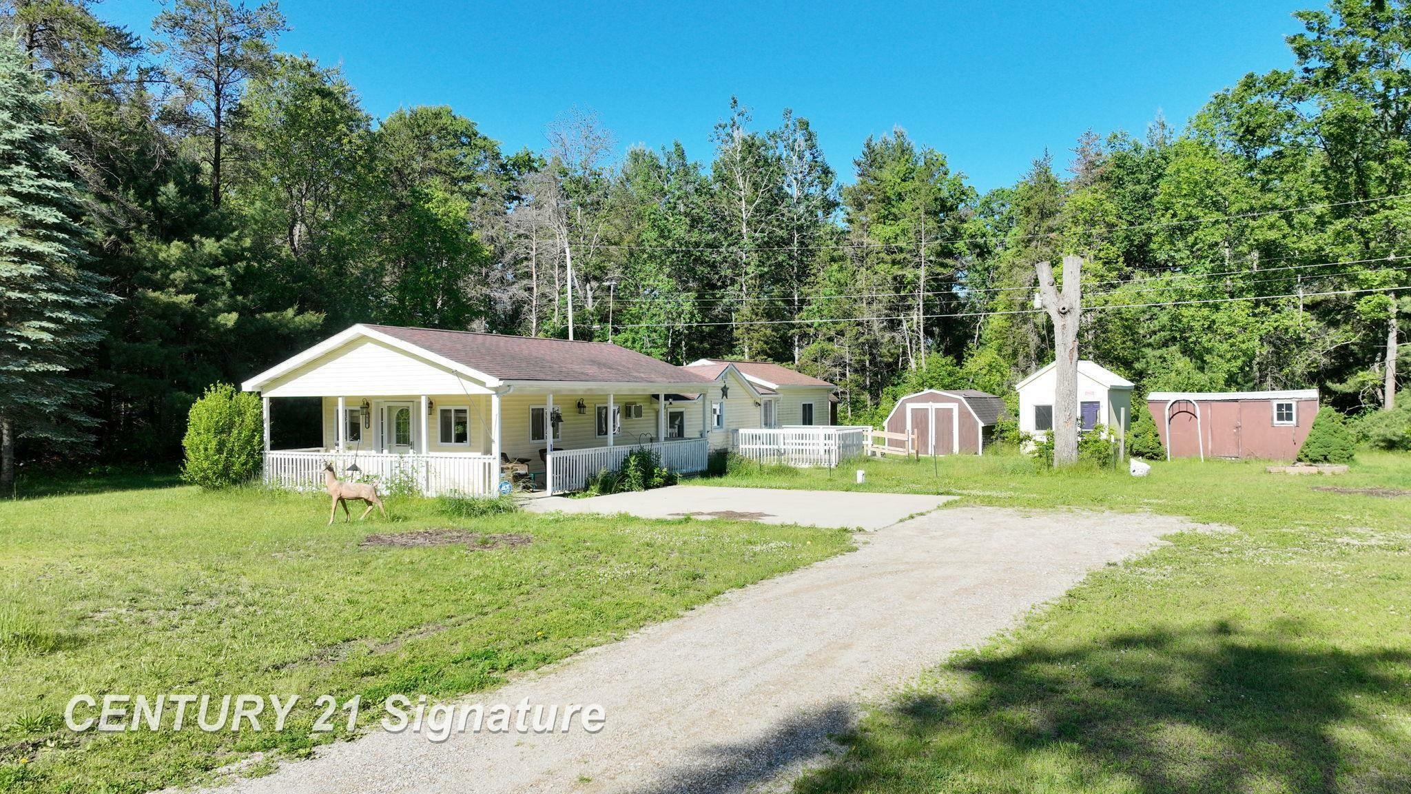 Property Photo:  618 Eola  MI 48625 