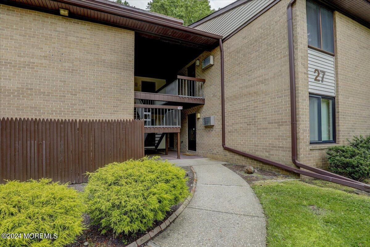 Property Photo:  27 Meadow Green Circle  NJ 07726 