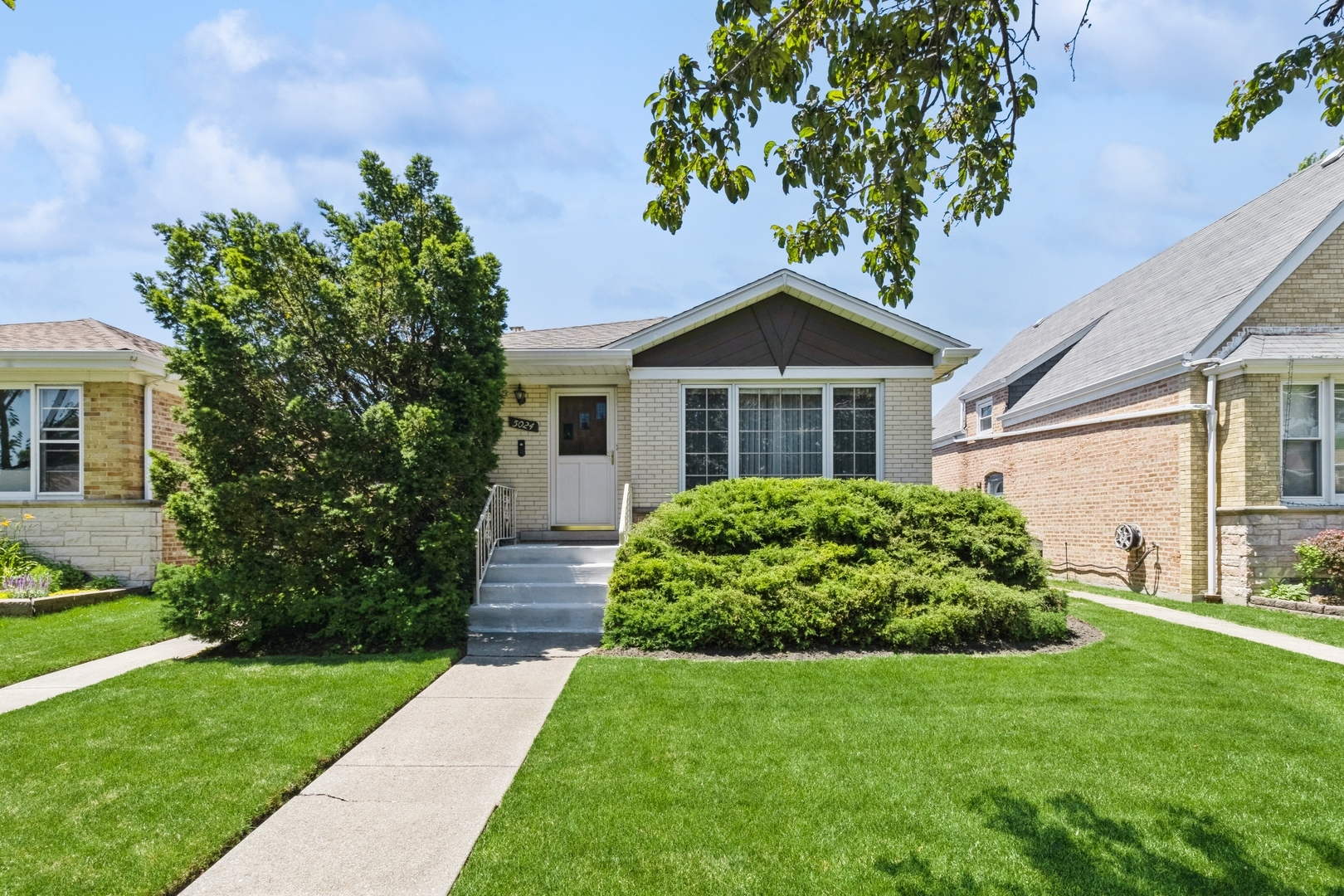 Property Photo:  5024 N Neenah Avenue  IL 60656 