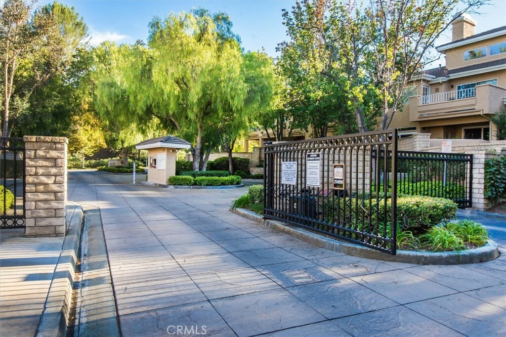 Property Photo:  24023 Arroyo Park Drive 16  CA 91355 