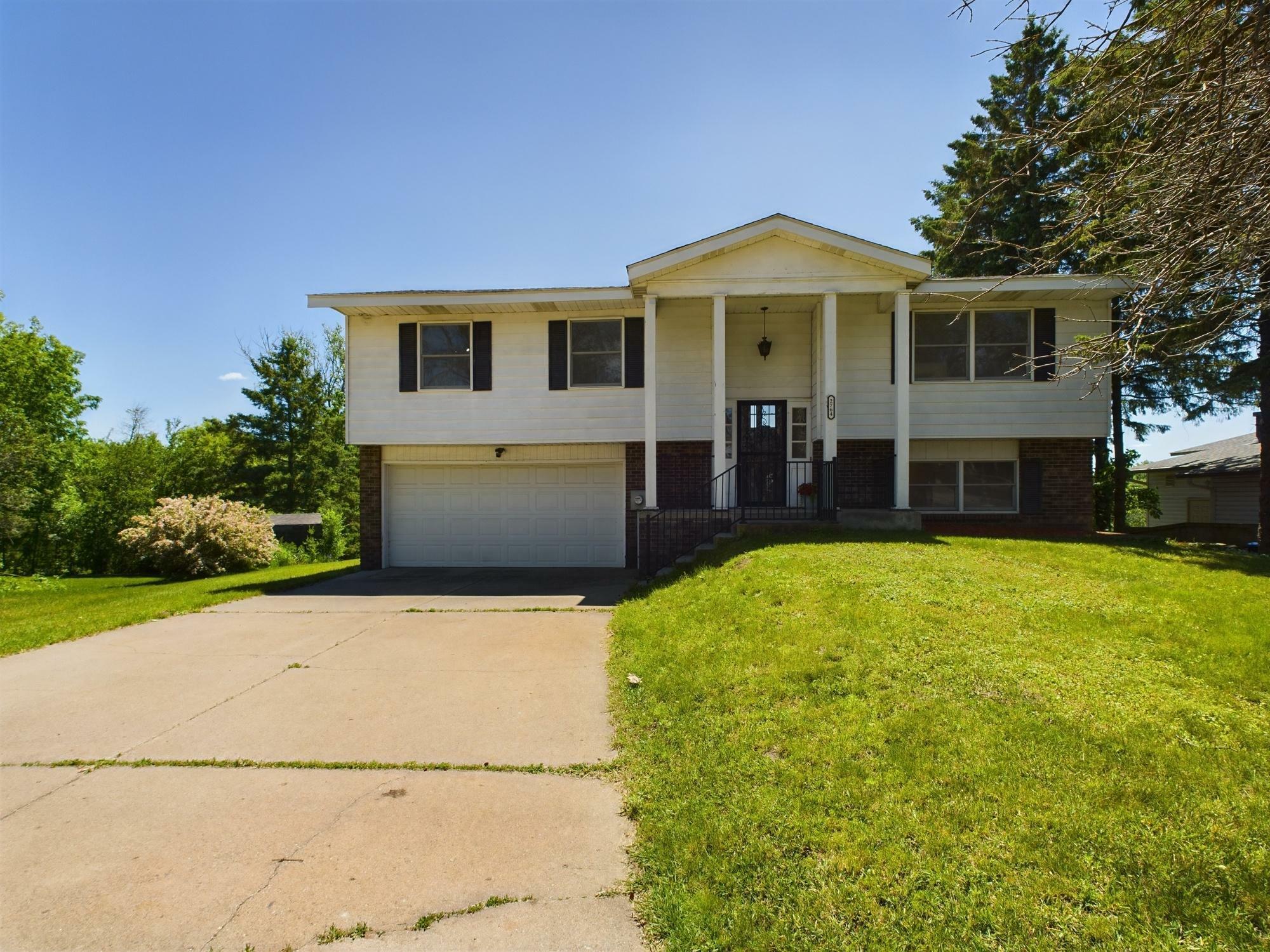 Property Photo:  2764 Chisholm Avenue  MN 55109 