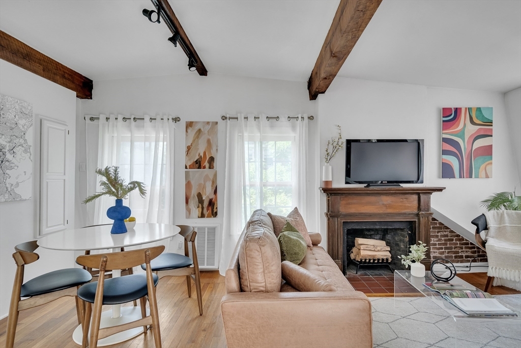 Property Photo: 123 Pinckney St 4 MA 02114