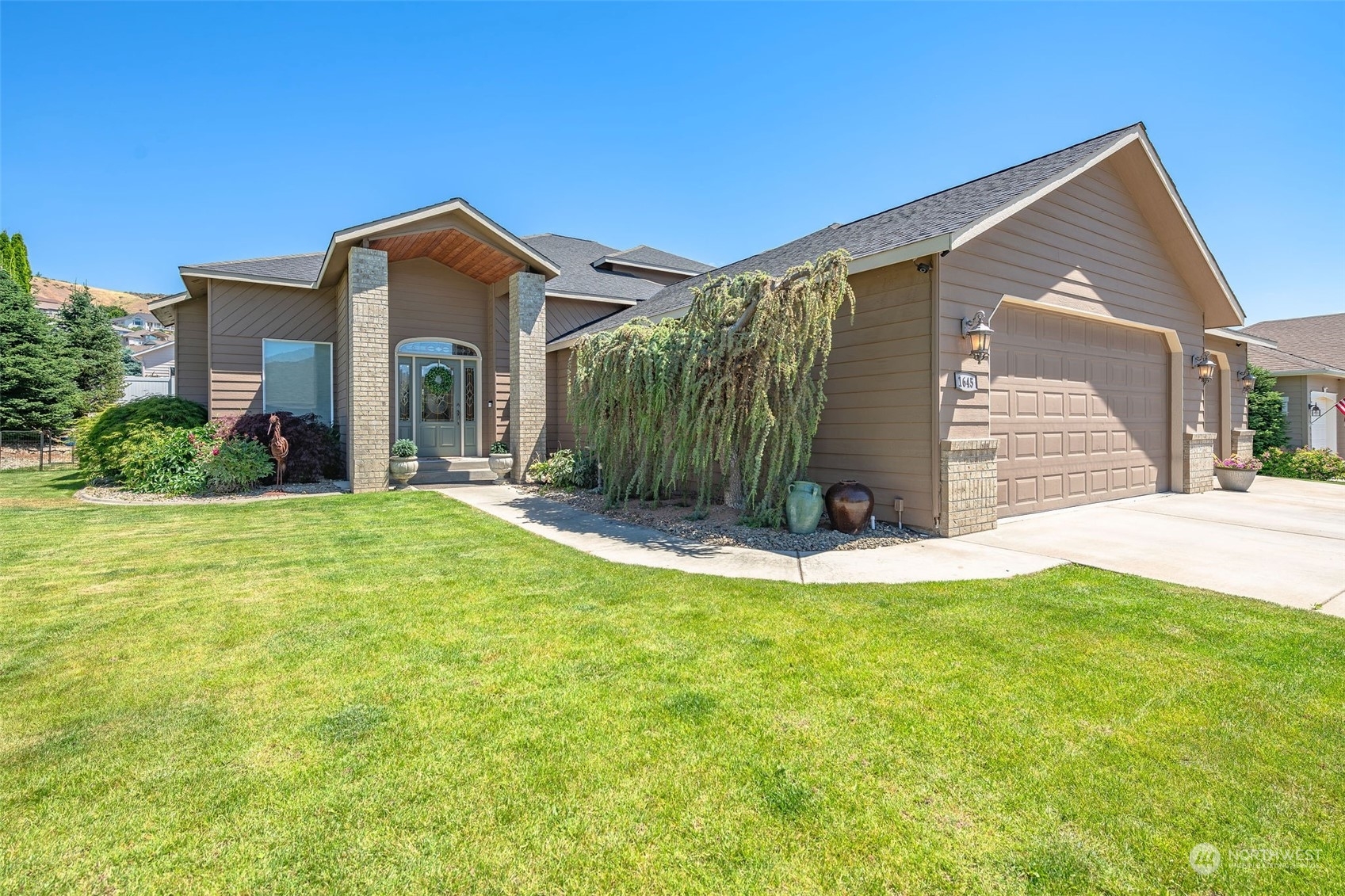 Property Photo:  1645 Holly Lane  WA 98802 