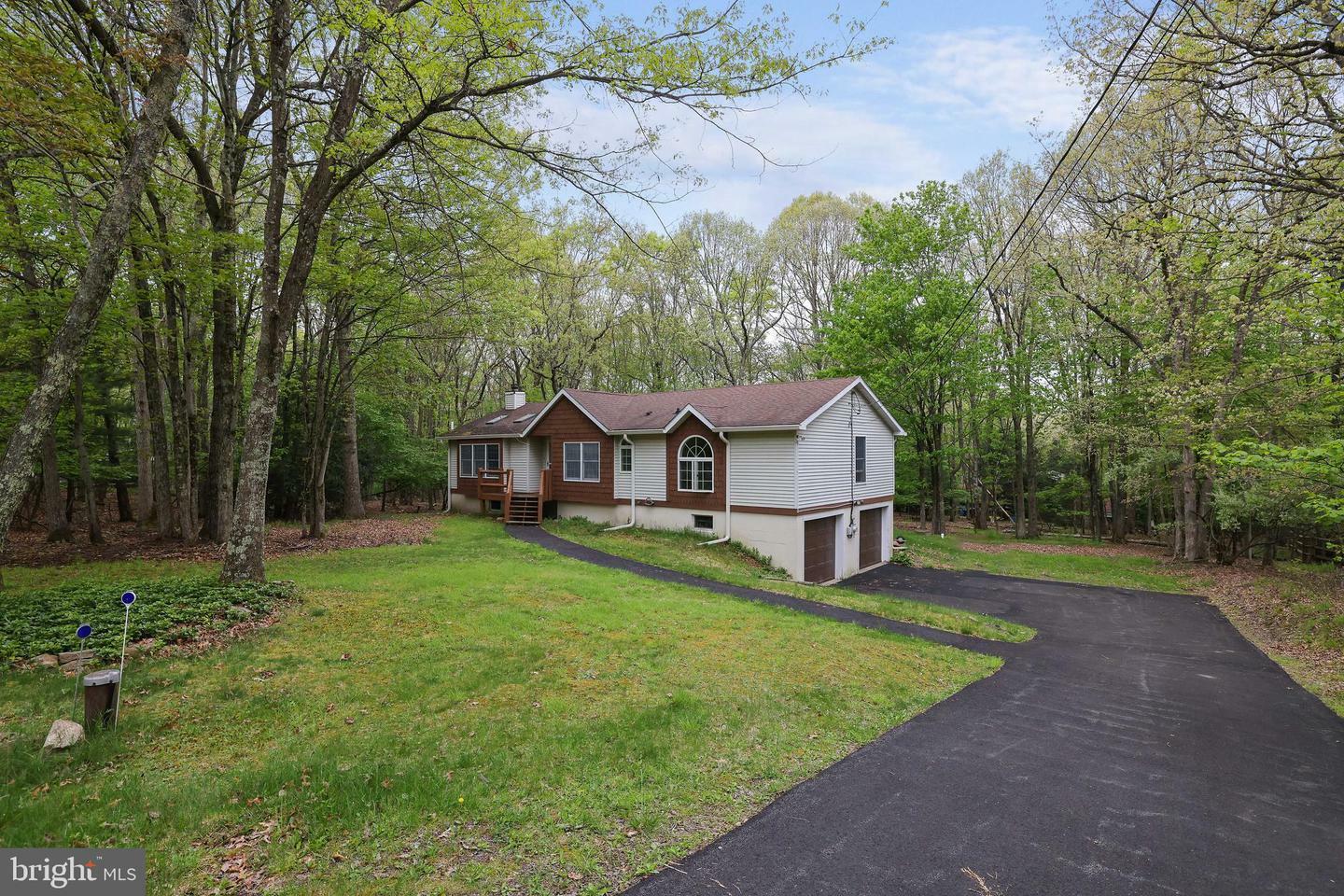 Property Photo:  15 White Oak Drive  PA 18229 