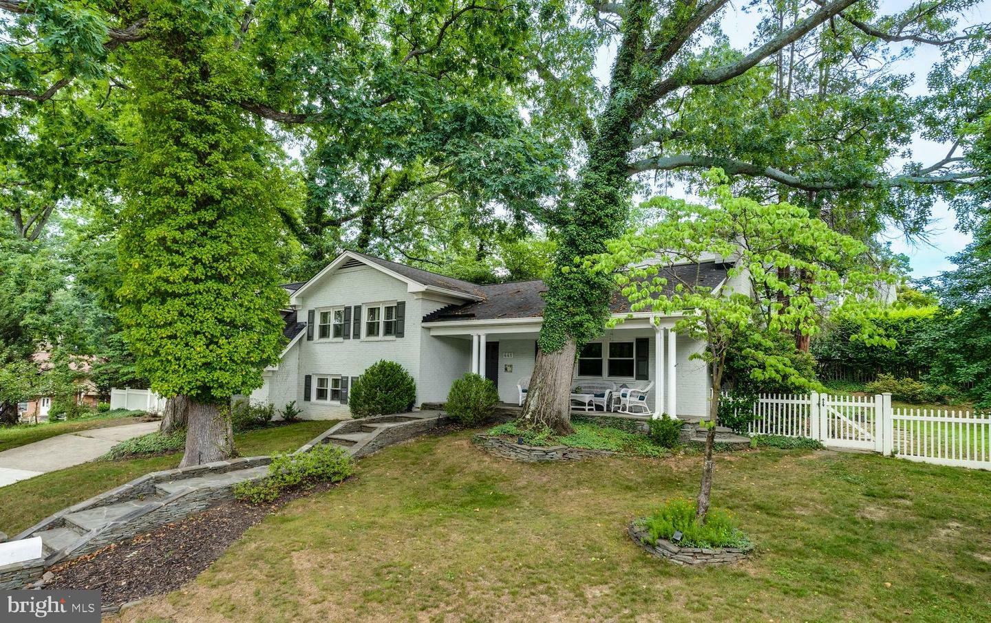 Property Photo: 441 Park Street NE VA 22180