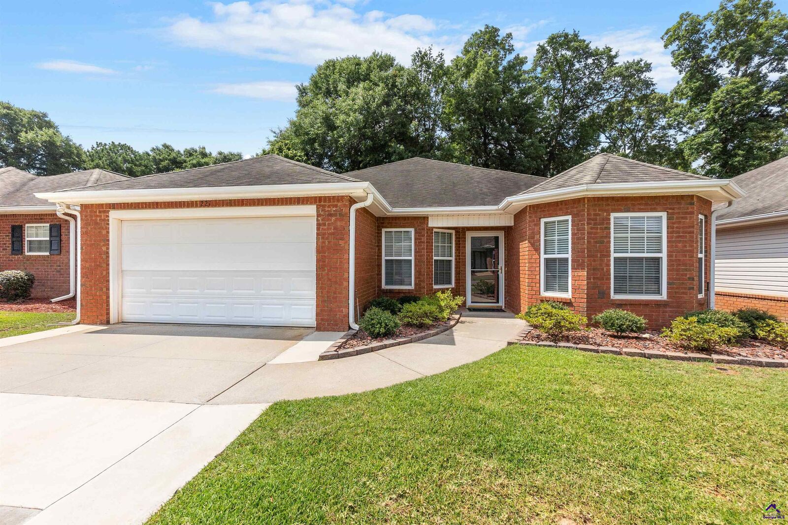 Property Photo: 221 Pebble Beach Drive GA 31069