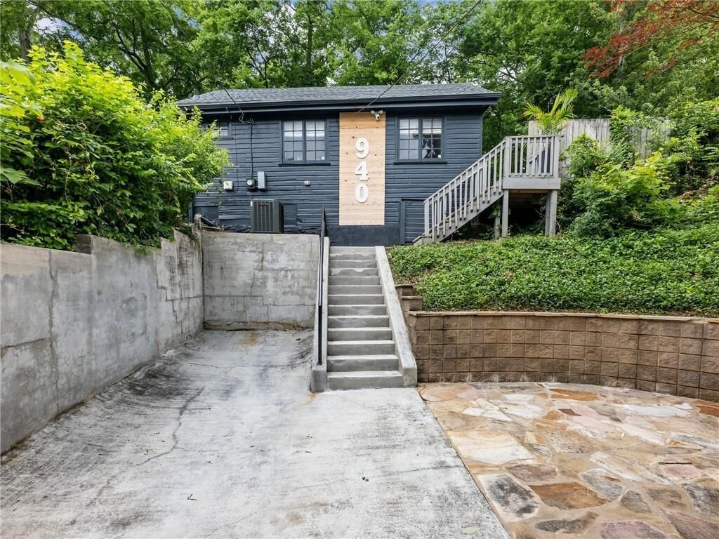 Property Photo:  940 Glen Arden Way NE  GA 30306 