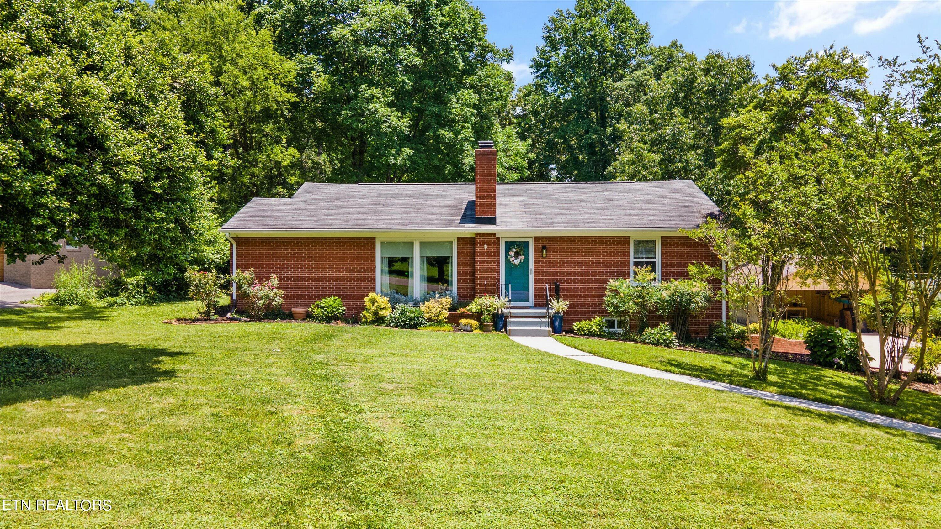 Property Photo:  304 Bona Rd  TN 37914 