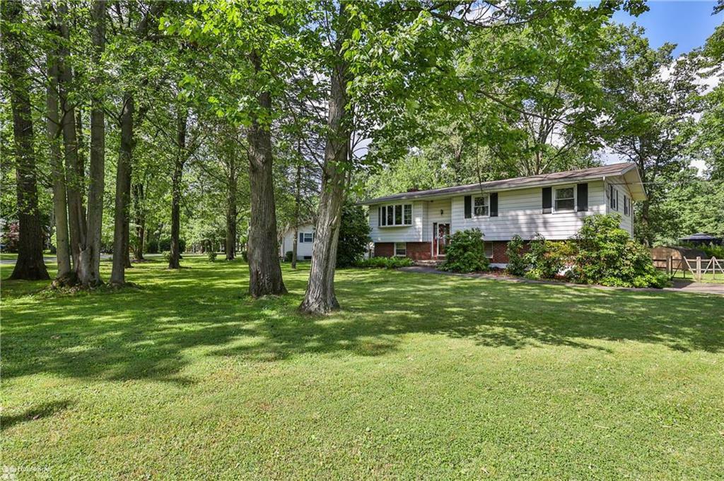 Property Photo:  194 Beechwood Lane  PA 18014 