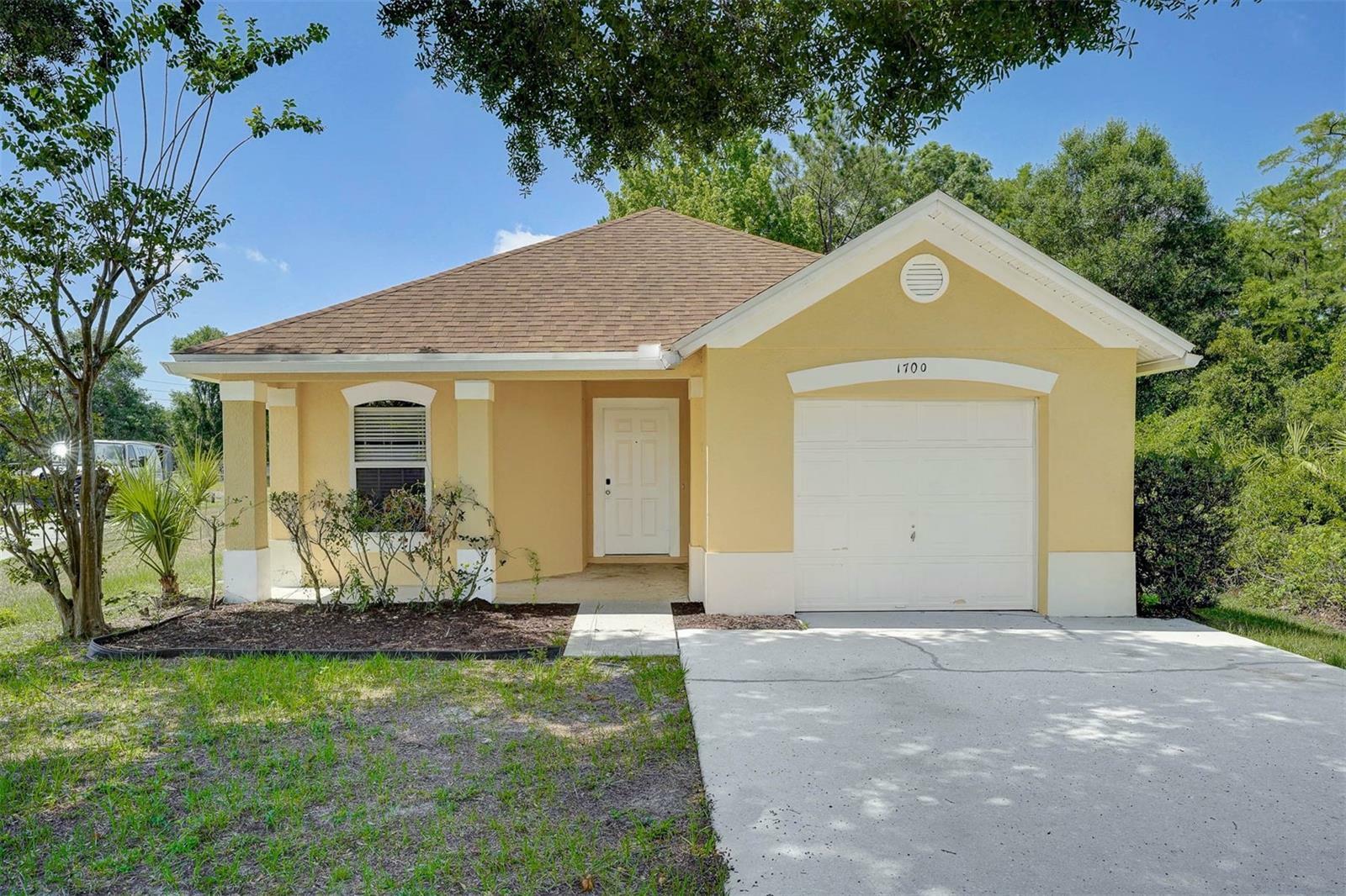 Property Photo:  1700 Circe Lake Court  FL 32826 