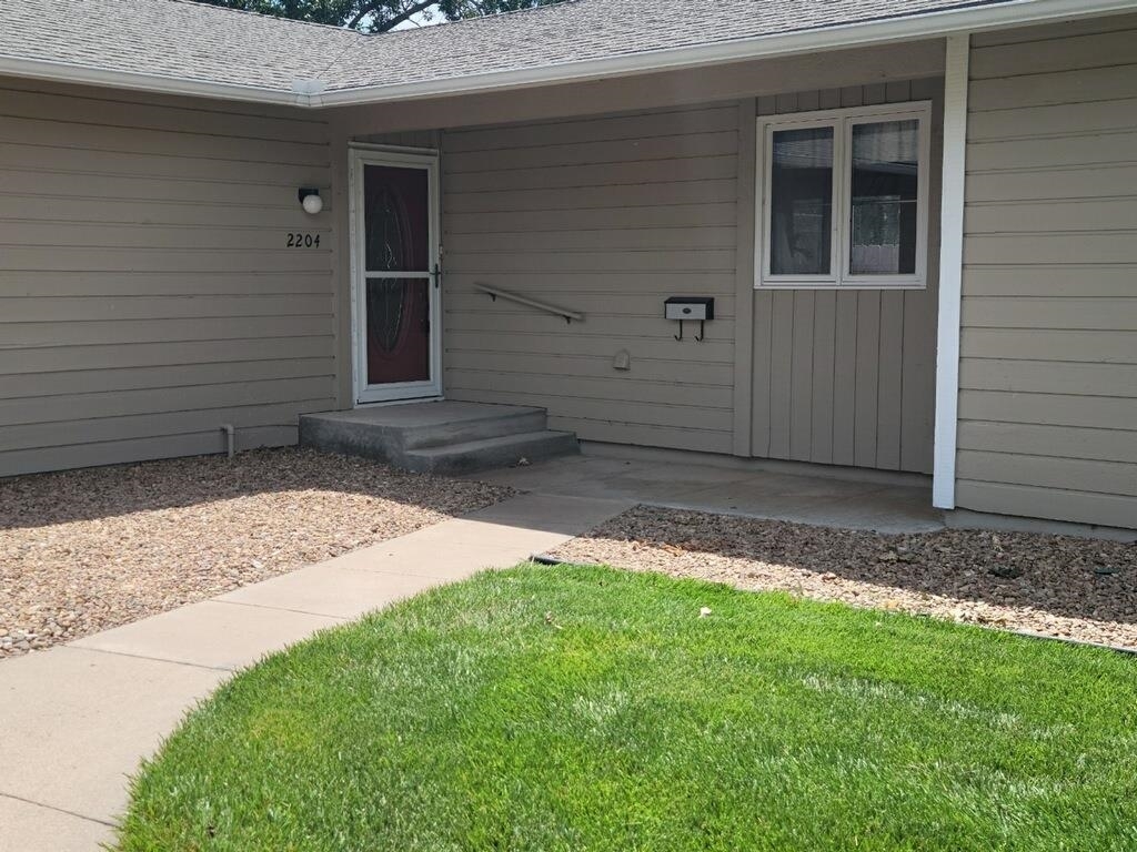 Property Photo:  2204 Westminster Ct  KS 67502-2528 