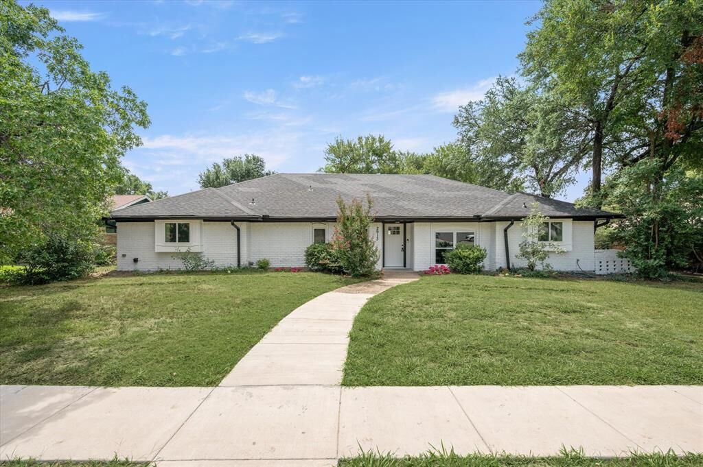 Property Photo: 2913 Club Meadow Drive TX 75043