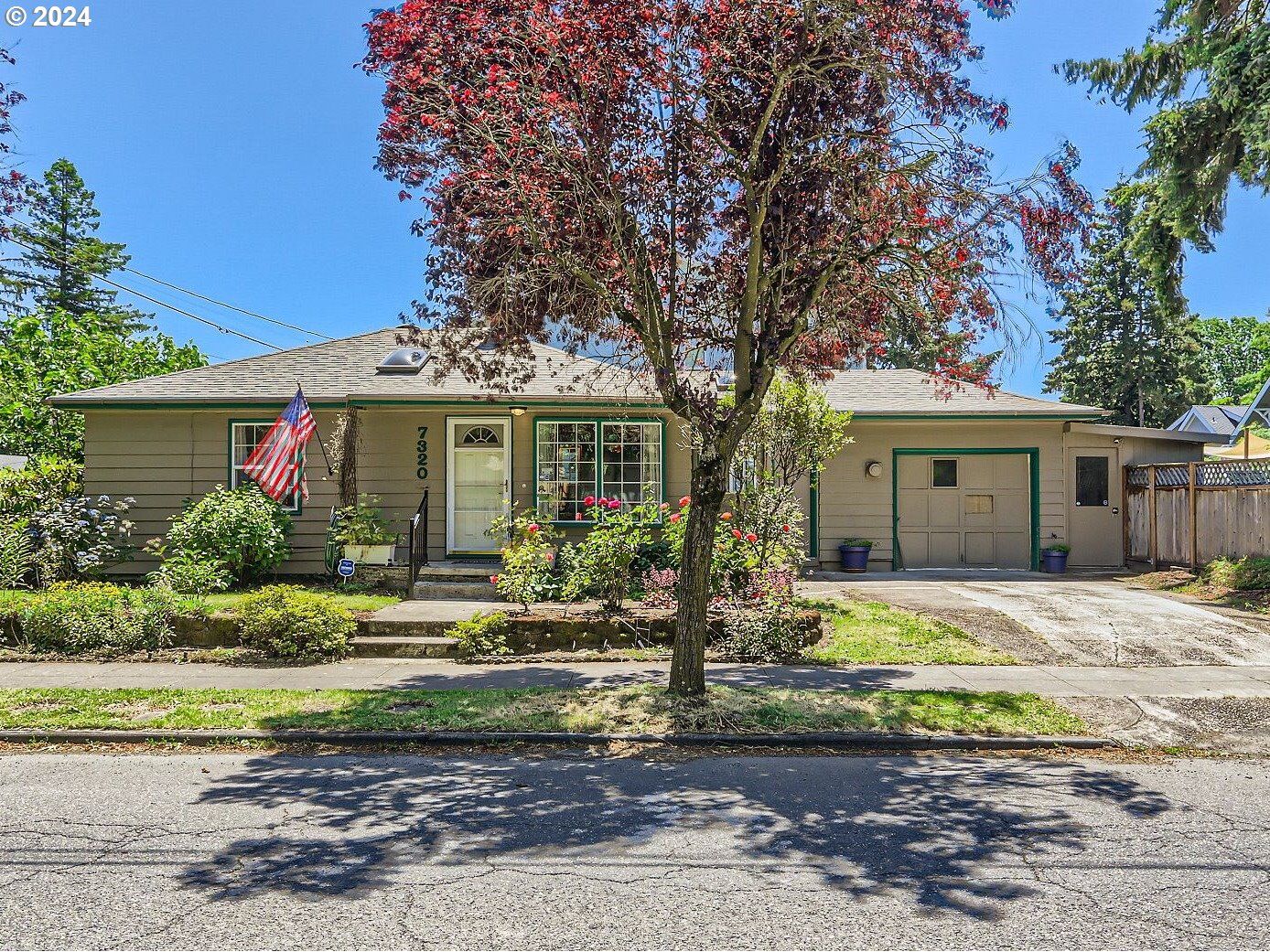 Property Photo:  7320 SE Holgate Blvd  OR 97206 