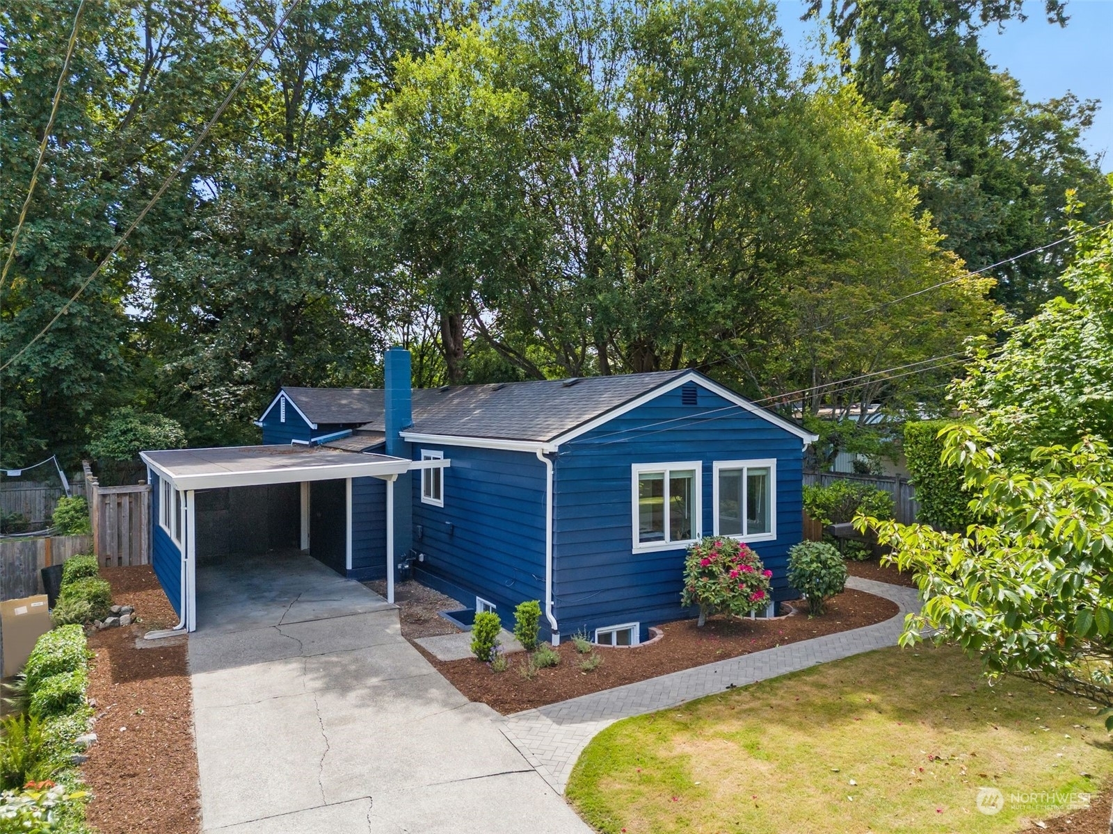 Property Photo:  9748 Wallingford Avenue N  WA 98103 