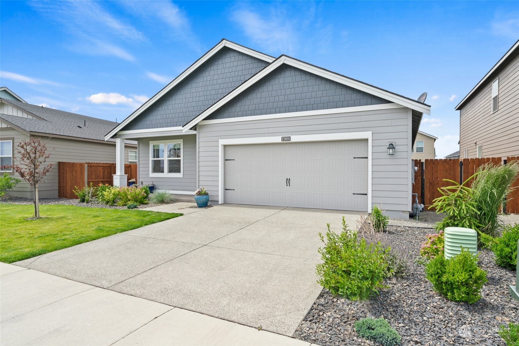 Property Photo:  2909 Longhorn Loop  WA 98926 