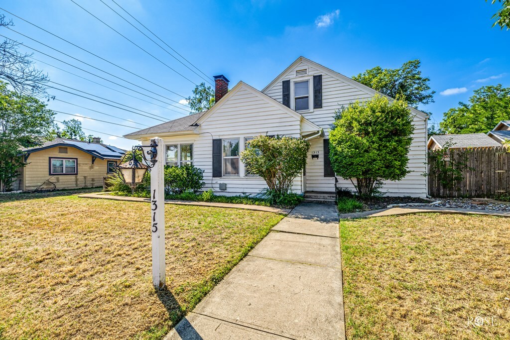 Property Photo:  1315 W Harris Ave  TX 76901 