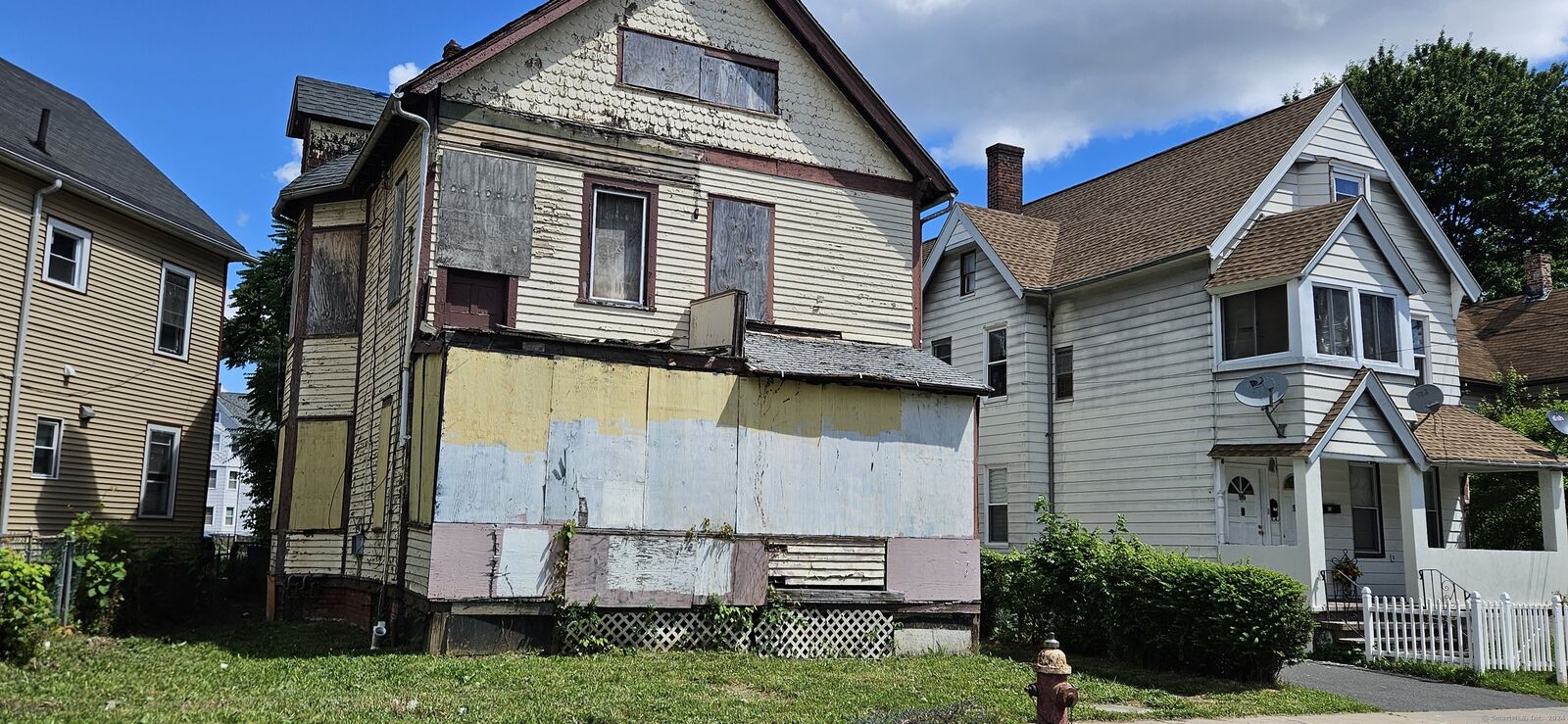 Property Photo: 98-100 Whitmore Street CT 06114