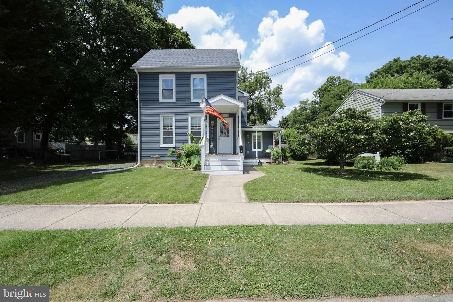 Property Photo:  728 Hickory Street  NJ 08075 