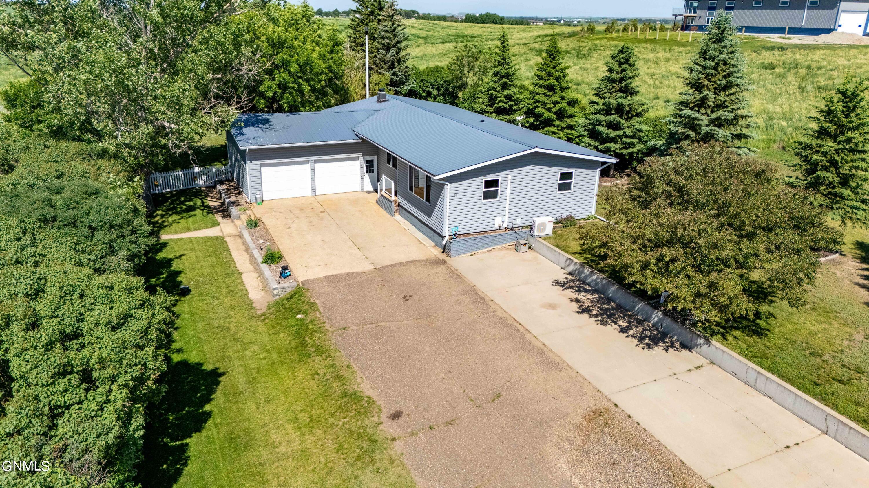 Property Photo:  60 20th Street SW  ND 58601 