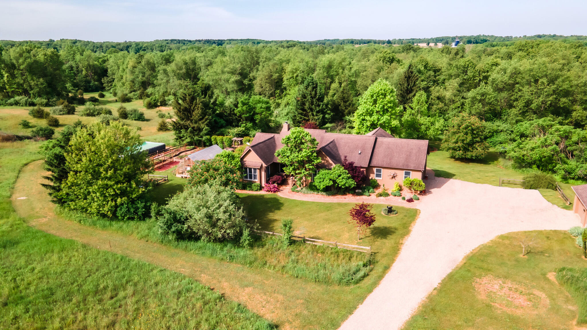 1477 E Hastings Lake Road  Jonesville MI 49250 photo