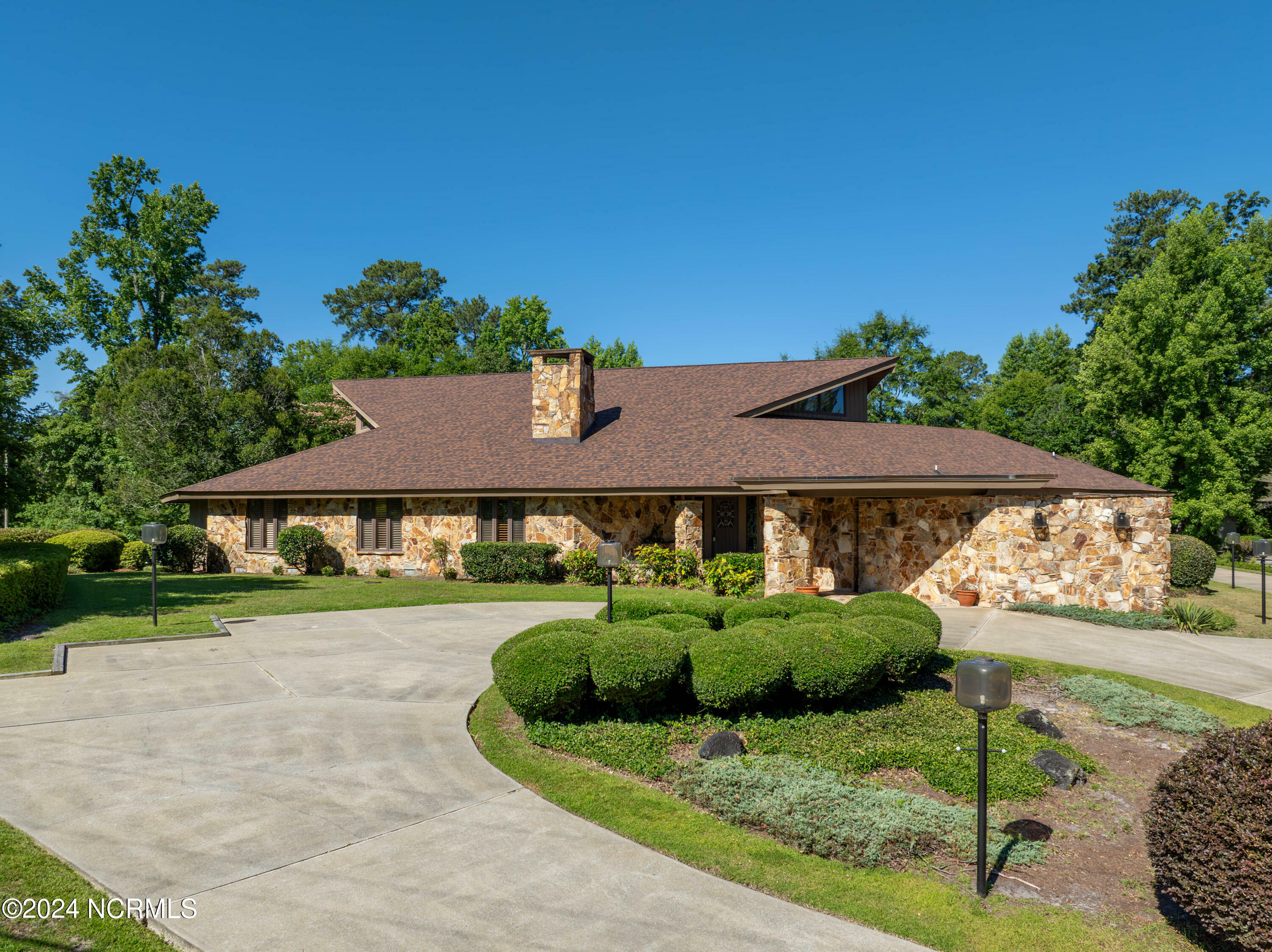 Property Photo:  404 Country Club Drive  NC 28546 