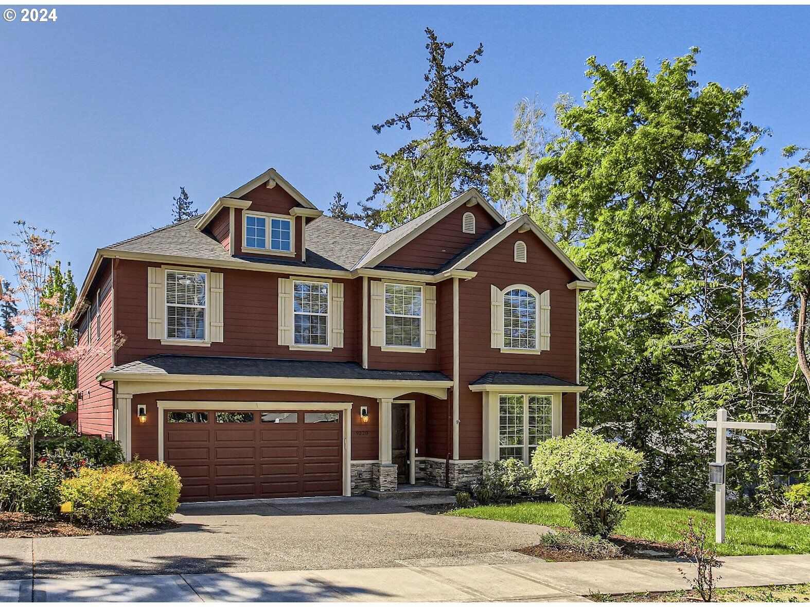 Property Photo:  9220 SW Taylor St  OR 97225 