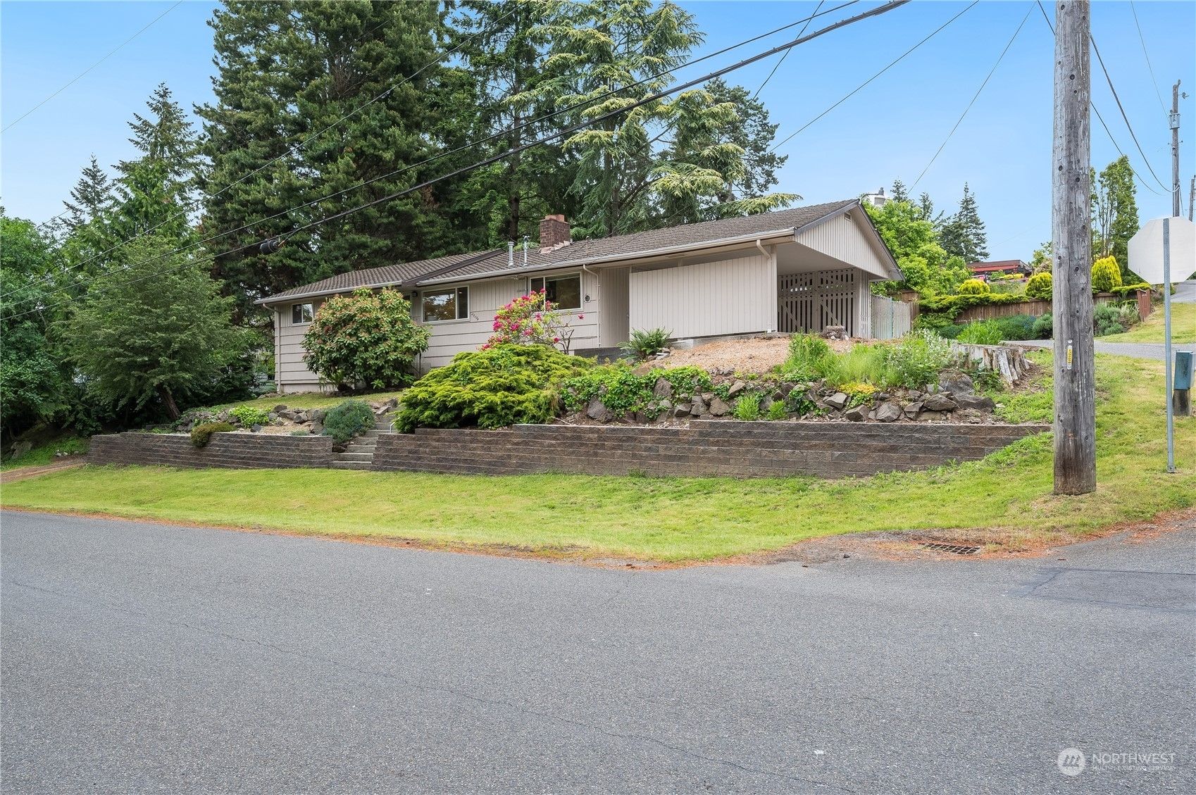 Property Photo:  20304 Wallingford Avenue N  WA 98133 