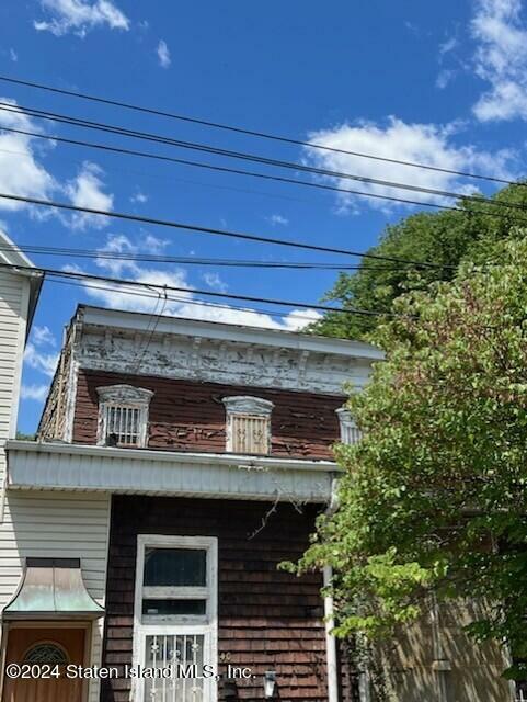 Property Photo:  6 Frean Street  NY 10304 