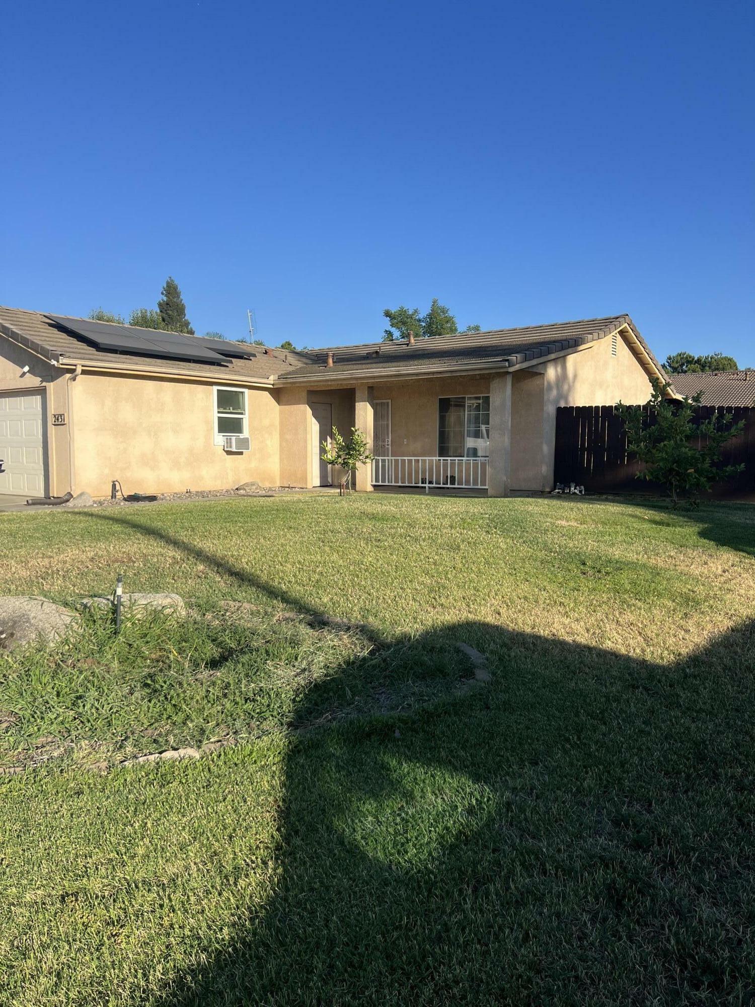 Property Photo:  2431 W Clinton Avenue  CA 93291 