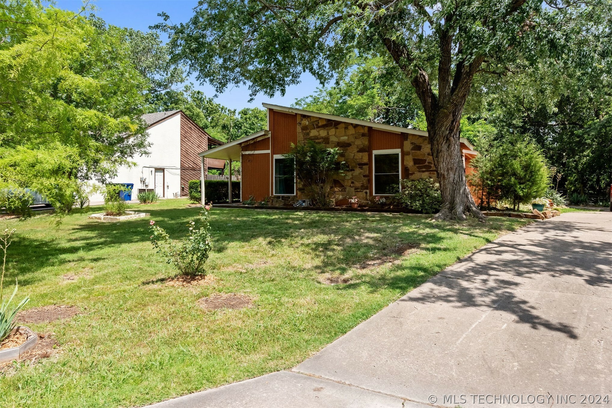 Property Photo:  2505 W Freeport Street  OK 74012 