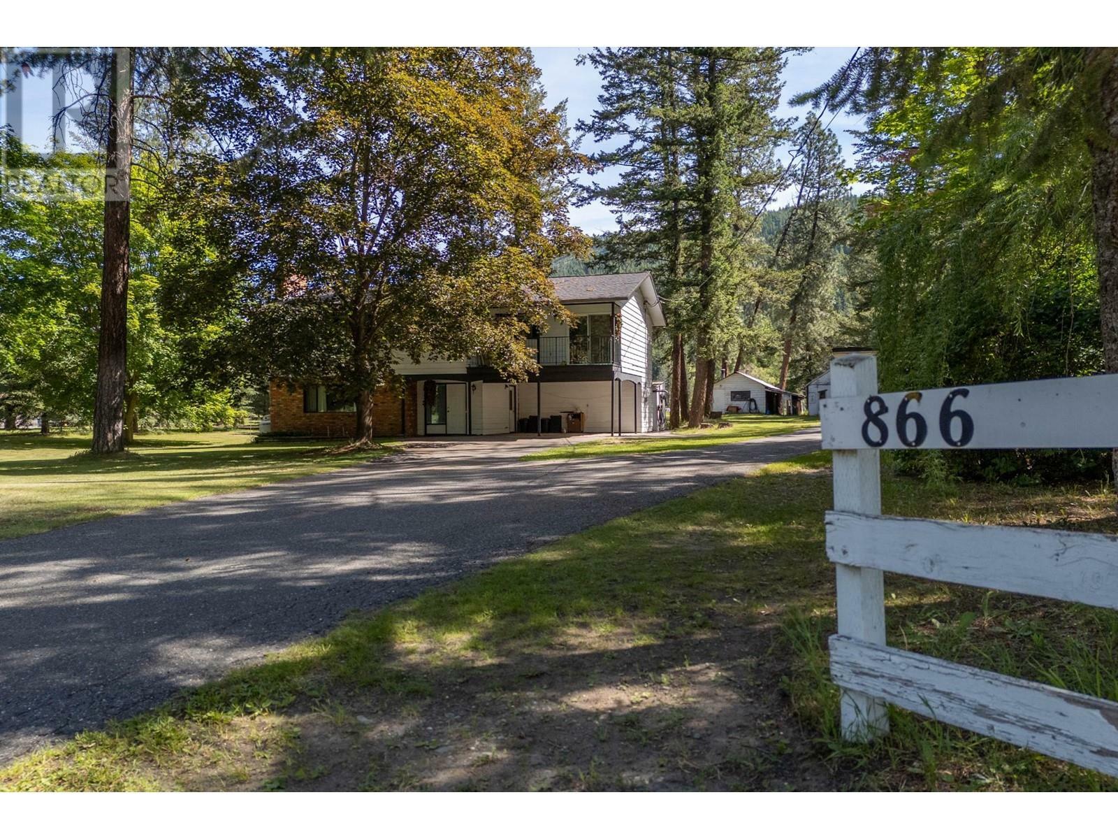 Photo de la propriété:  866 Glenacre Road  BC V0E 1E0 